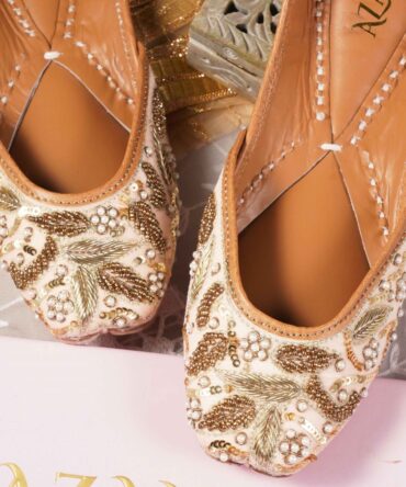 Elegant handcrafted Laila Juttis