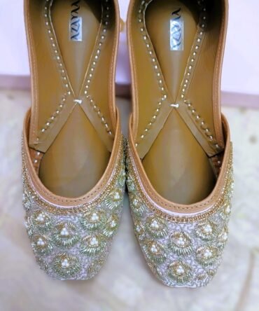 Front view of handcrafted Noorani Juttis by Azayaa with detailed bead and pearl work