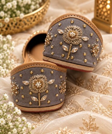 Moonlight silver-toned juttis for wedding and festive evening wear