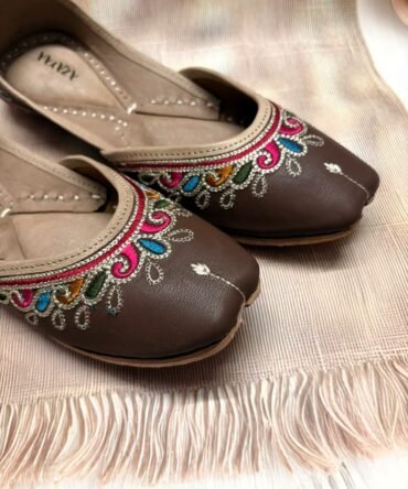 Close-up of multicolour embroidered Morni Punjabi juttis